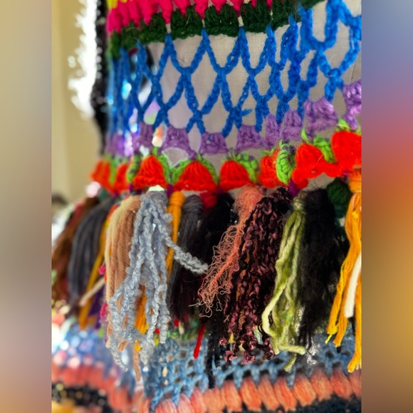 MAXIMALIST CROCHETED CAPE WITH TASSELS - Picture 13 of 13